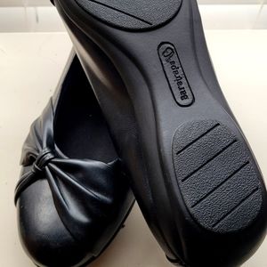 Baretraps Size 8.5 Corporate Flats